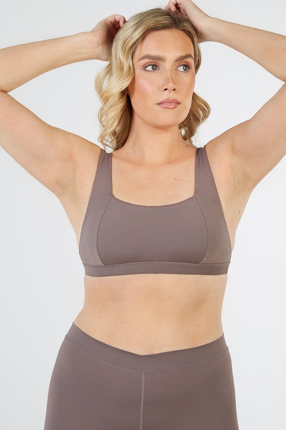 Martha is 6&#39;0&quot; | Bust 36C | Wearing Size M 