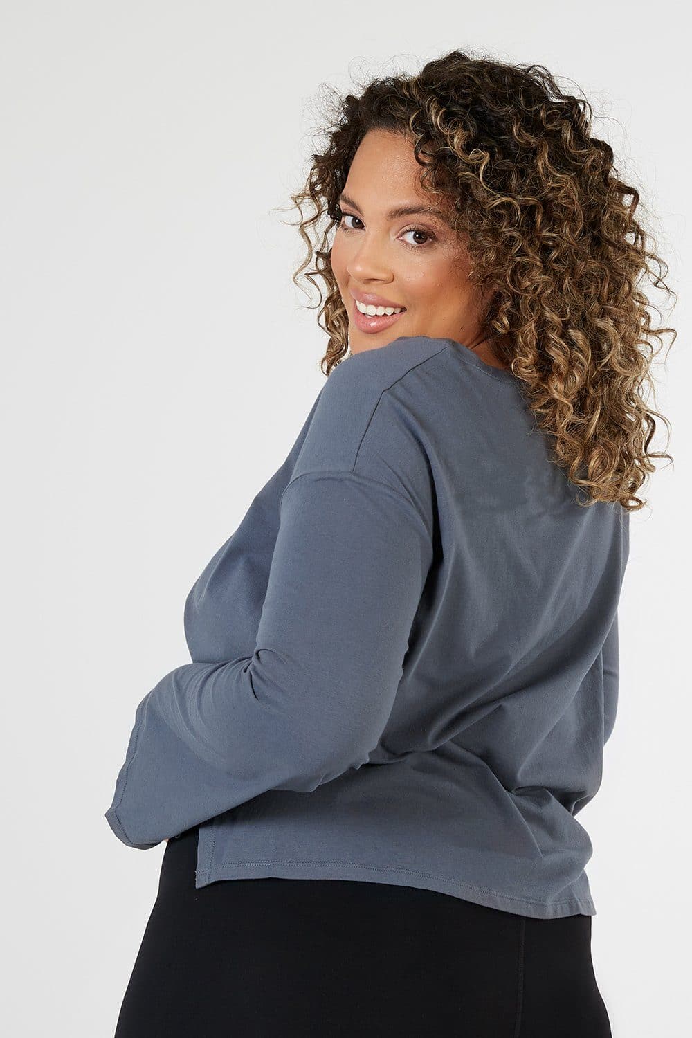 Martha is 6'0" | Bust 36C | Wearing Size M 