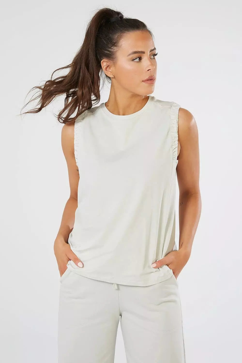 Jade is 5&#39;7&quot; | Bust 32B | Wearing Size XS